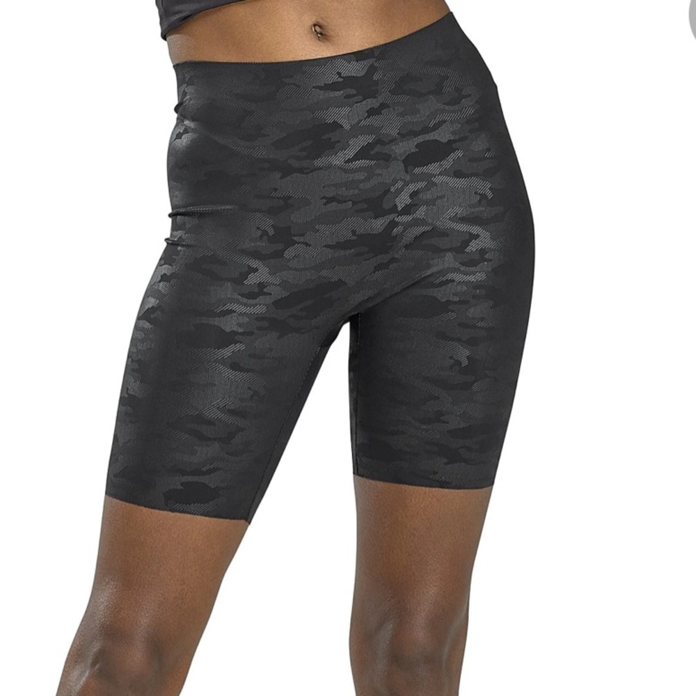 HUE Sleek Effects High Waist Bike Shorts In Black Camo Women’s Large EUC